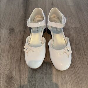 Girl white patent leather heels